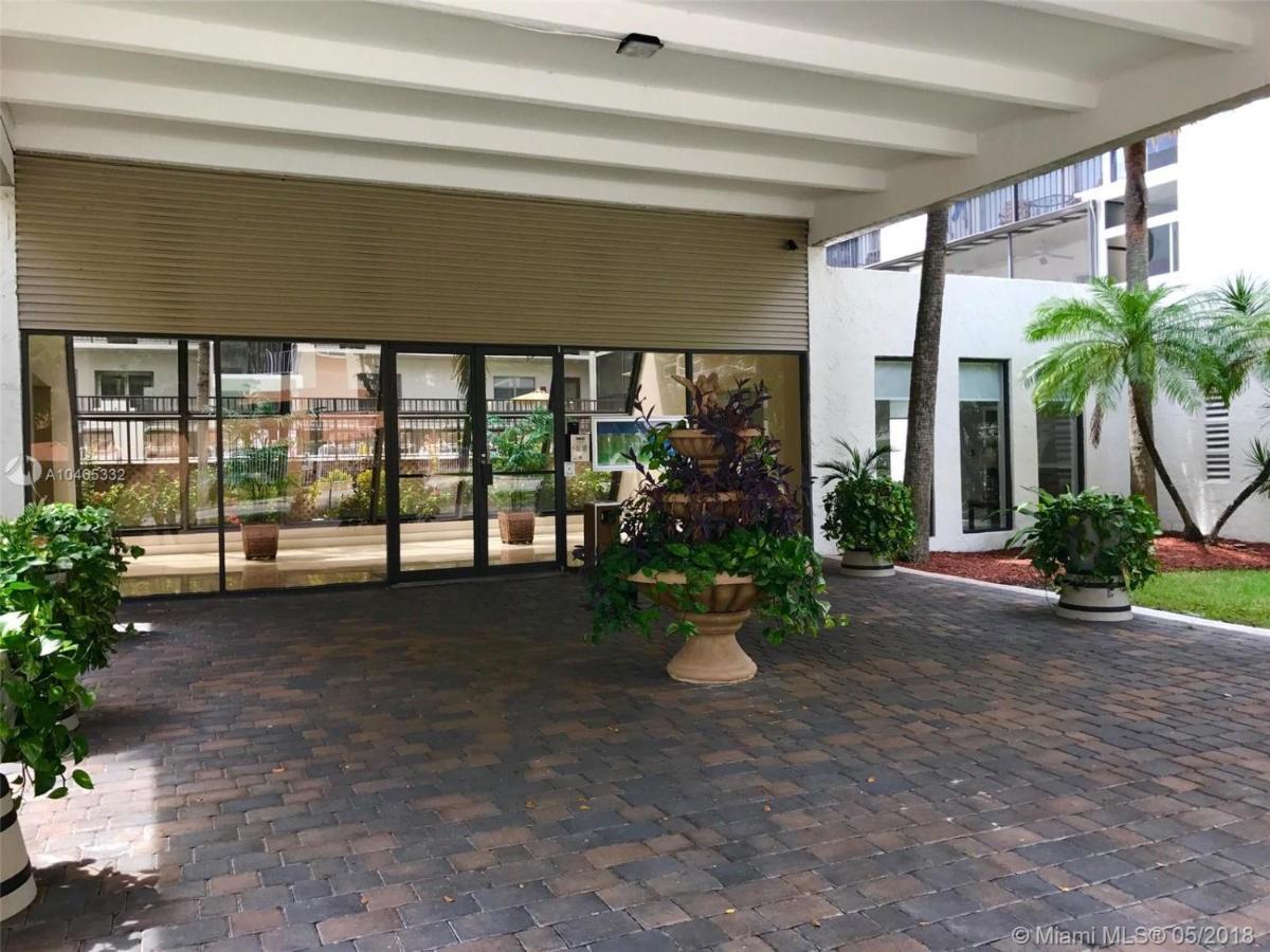 Walk To The At Sunny Isles *