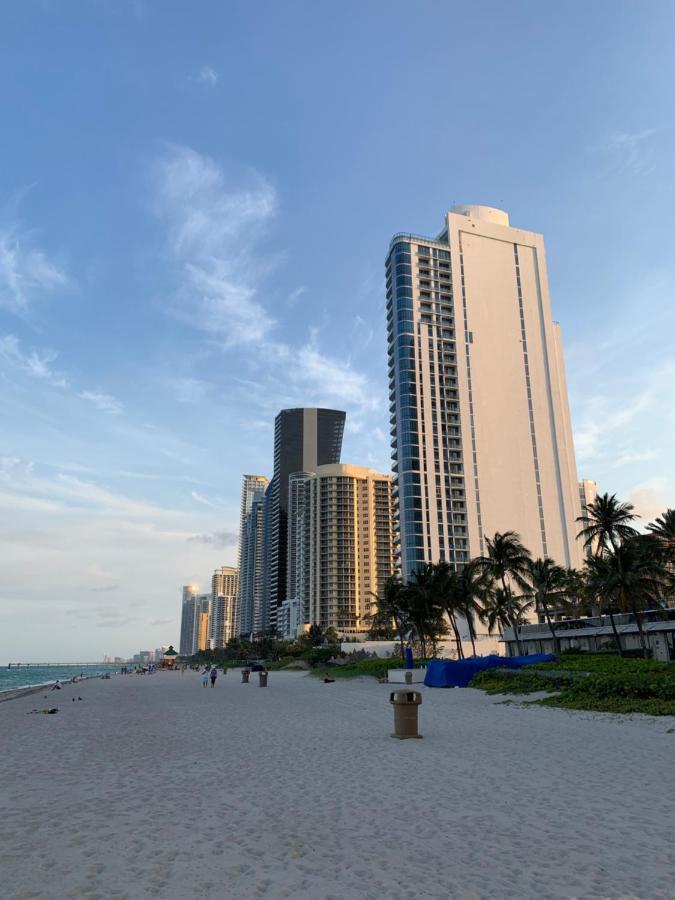 Walk To The At Sunny Isles Apartamento Miami Beach
