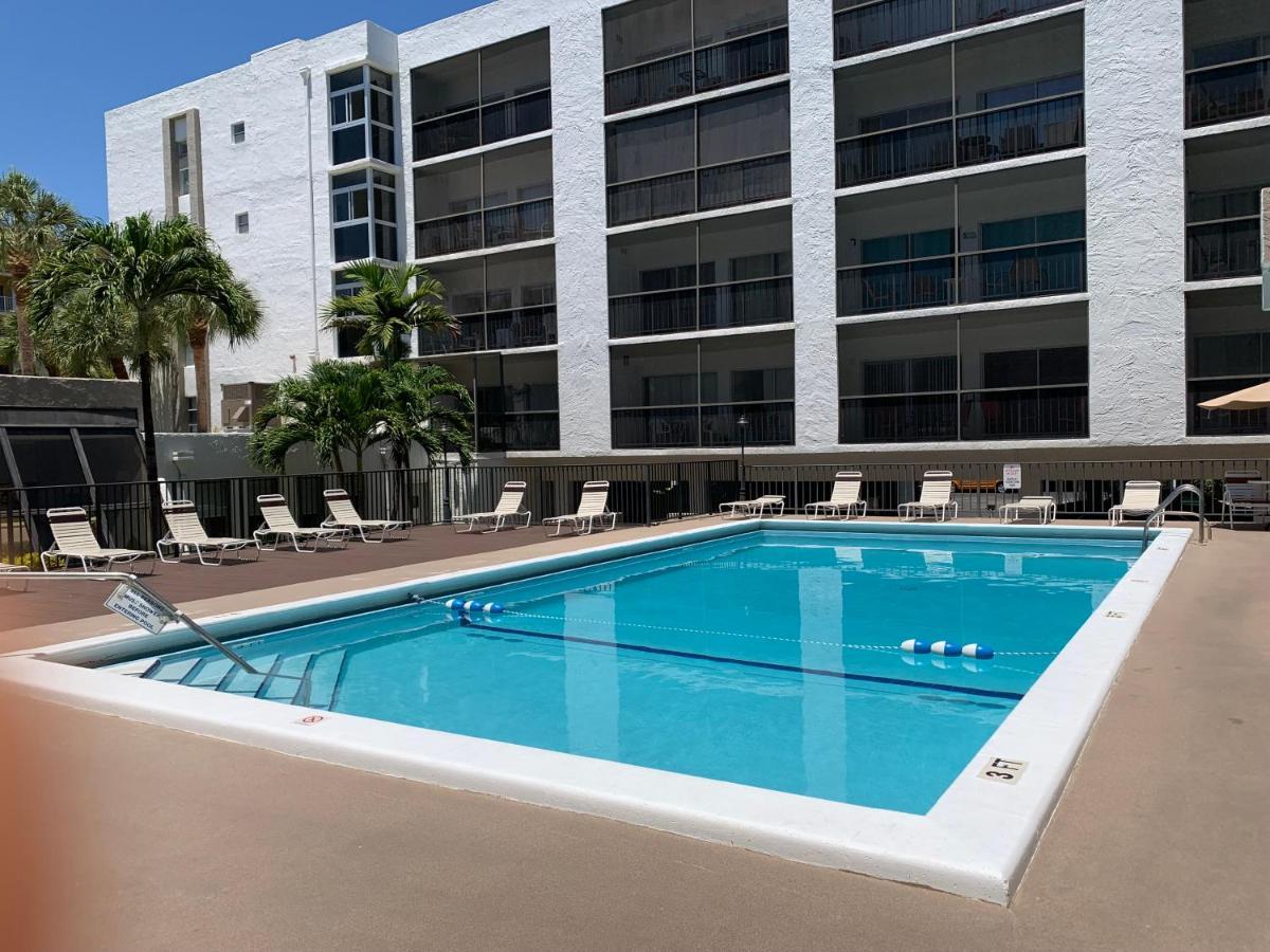Walk To The At Sunny Isles * Miami Beach